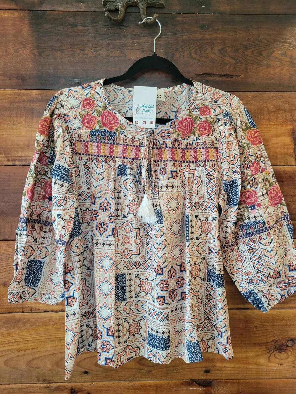 NEW ANDREE BY UNIT women's 3/4 sleeve top in denim blue with cream tones